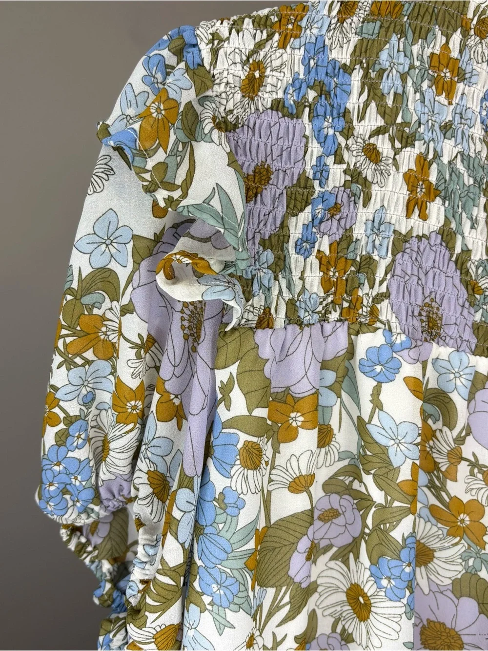 entro Floral Smocked V-Neck Blouse With Puff Sleeve Size Large - Picture 4 of 10